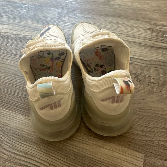 Women nike 270s - Picture 3 of 5